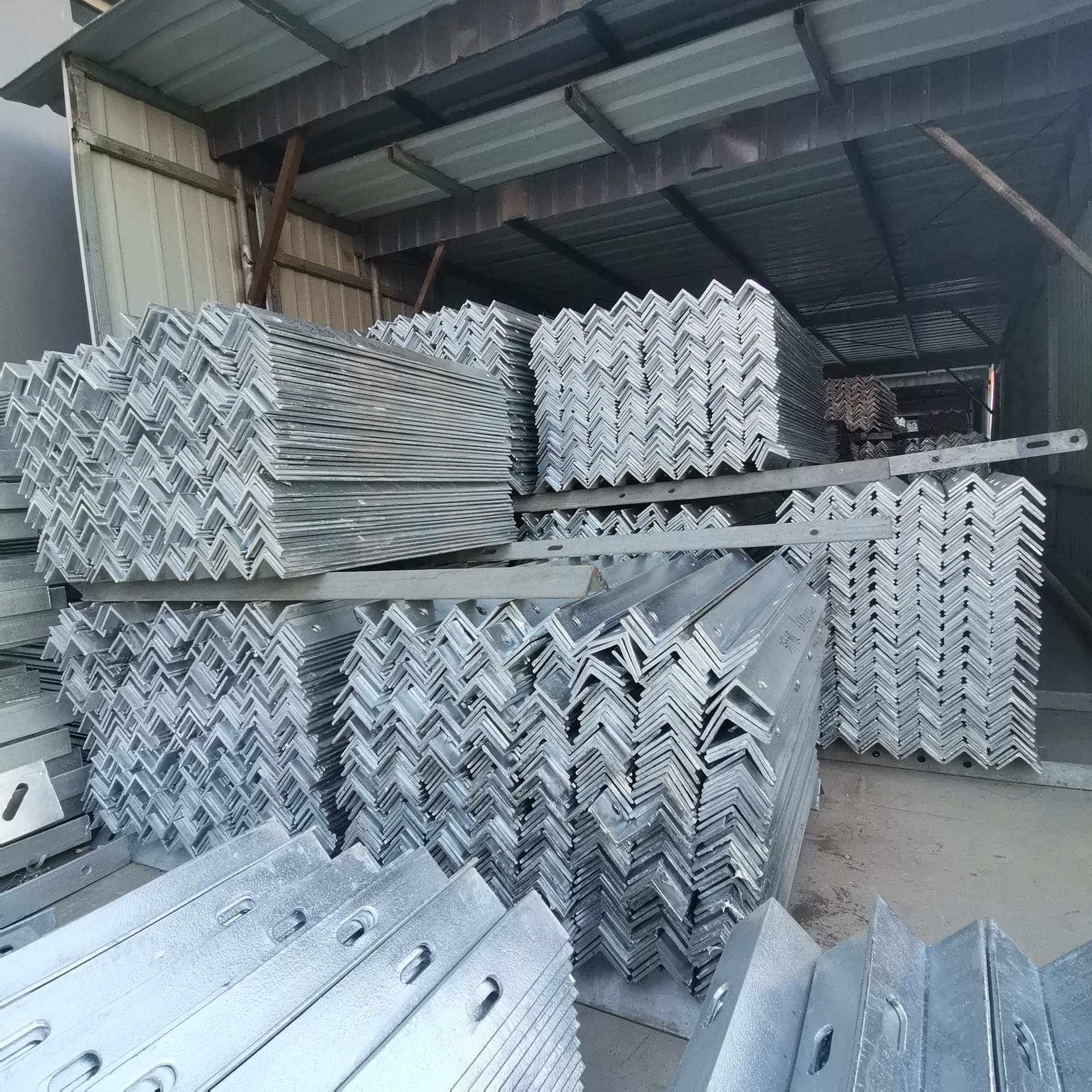 厂家高低压电力四线横担 直线耐张横担 电力铁附件镀锌横担