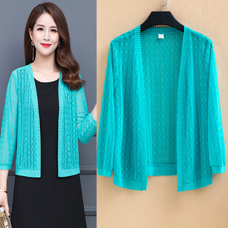 春秋中老年女装短款披肩宽松大码镂空坎肩百搭夏季针织外套妈妈装