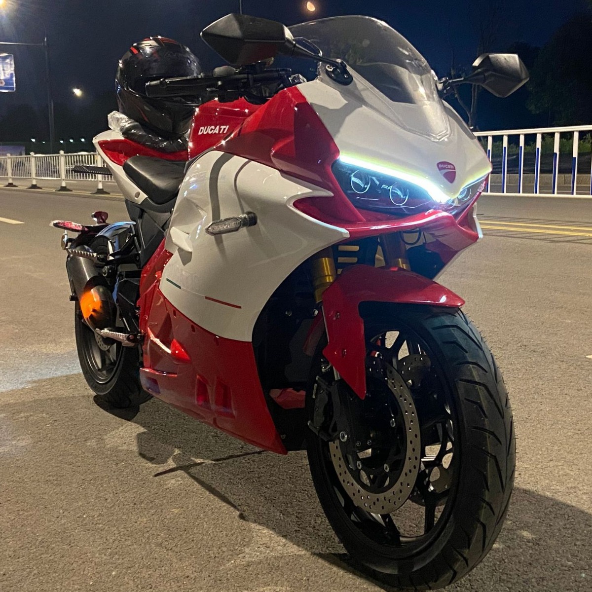 中置链条跑车电动摩托车成人72v跑车高速大型趴赛街车大功率