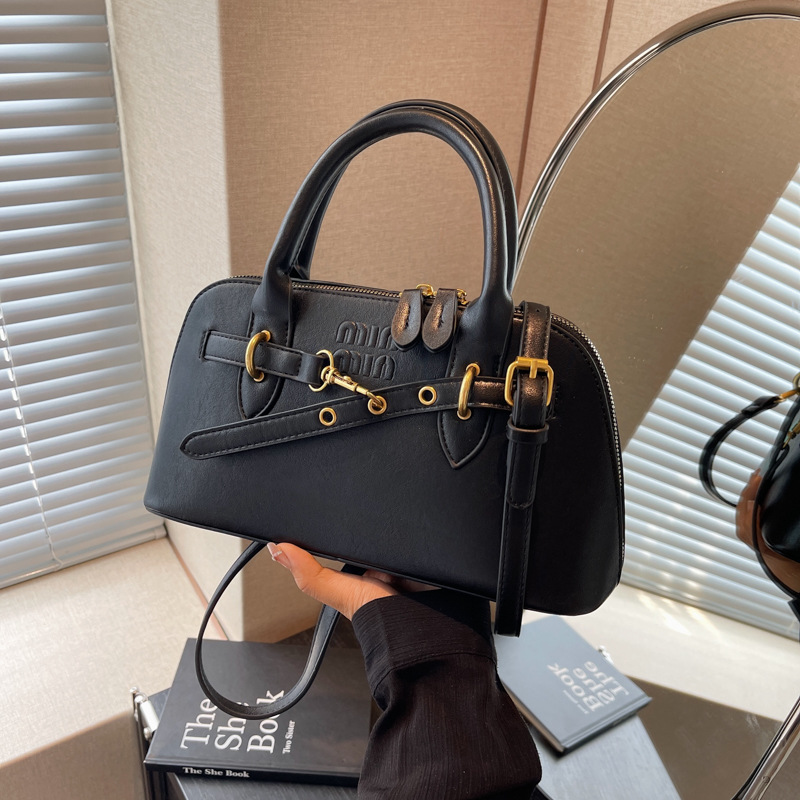 高级感复古小包包女2025新款秋冬季百搭斜挎包时尚超火手提贝壳包