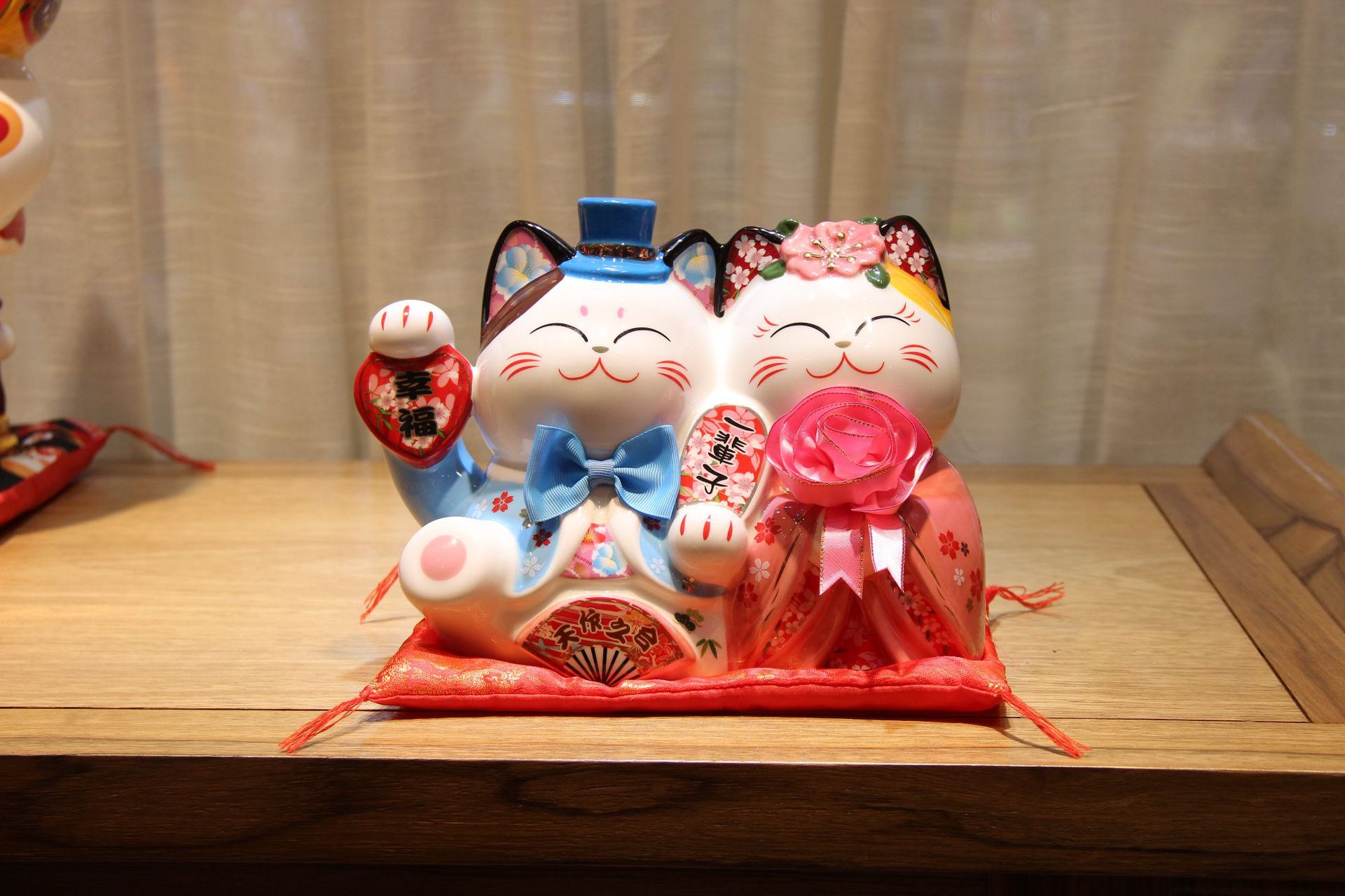 乐喵 福缘9寸夫妻猫西装情侣拿心招财猫储钱罐陶瓷工艺品婚庆摆件