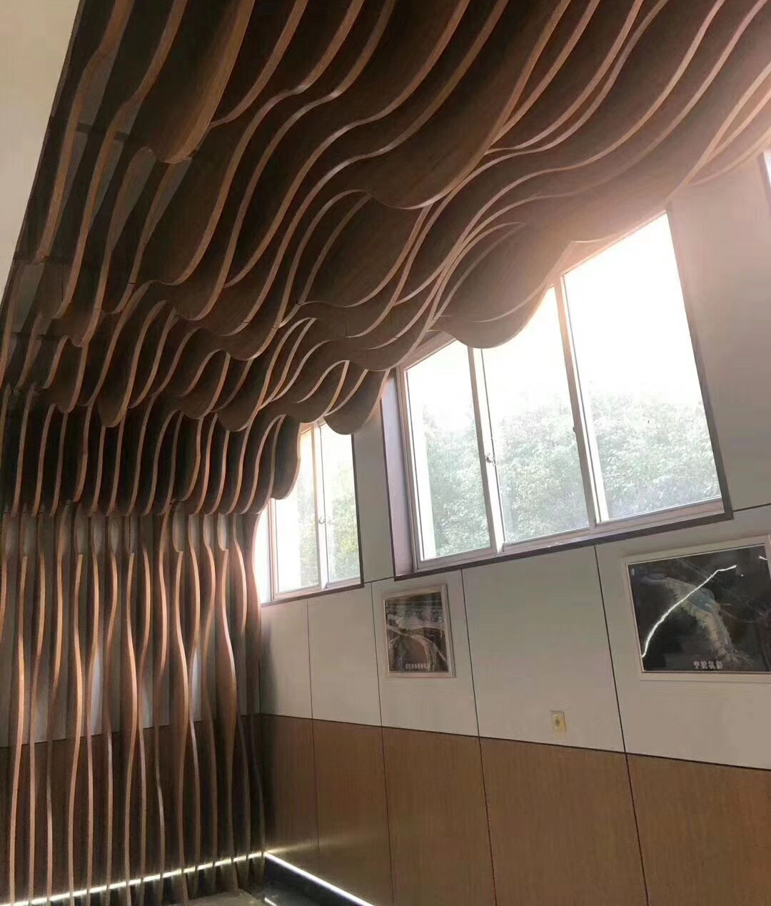 室内外2.0mm铝单板波浪造型铝天花 餐厅仿木纹弧形铝方通吊顶