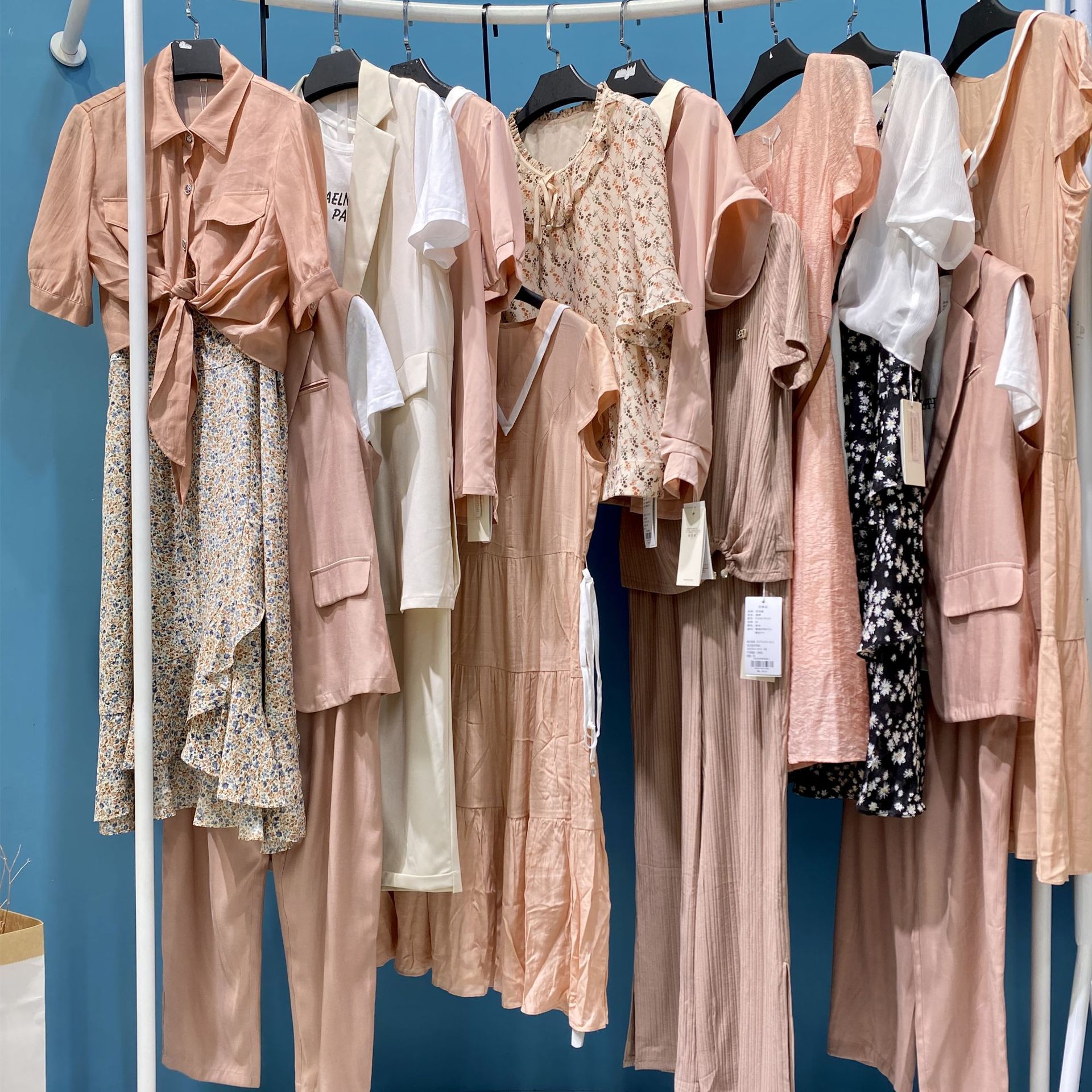 佑芙妮2022春夏 品牌折扣女装尾货走份批发货源 库存特价清仓处理