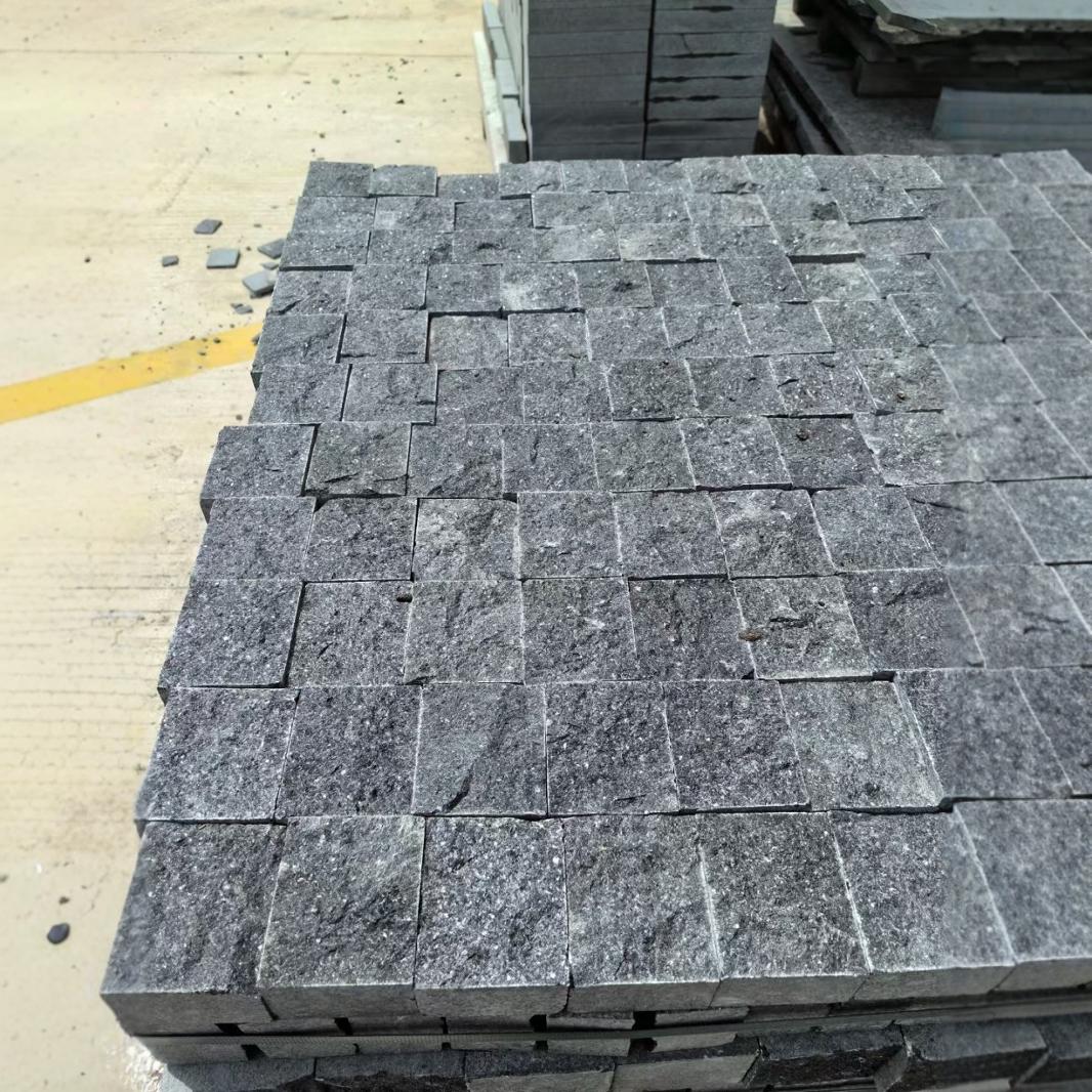 自然面花岗岩马蹄石护坡石广场公园铺路石异性马蹄石小块石水库石