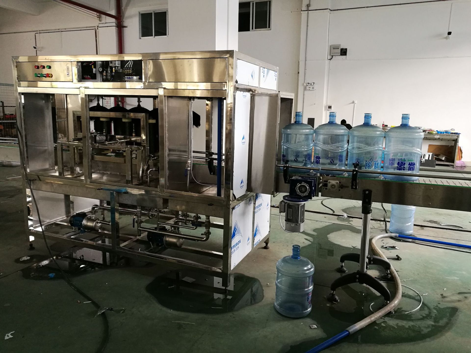 全自动五加仑桶装水灌装机 大桶水灌装机纯净矿泉水大桶水灌装线