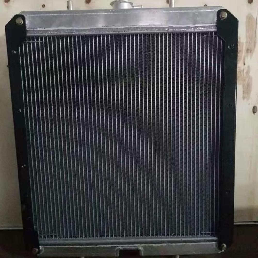 现货供应pc60-7挖掘机水箱 定做装载机各机型水箱 油散