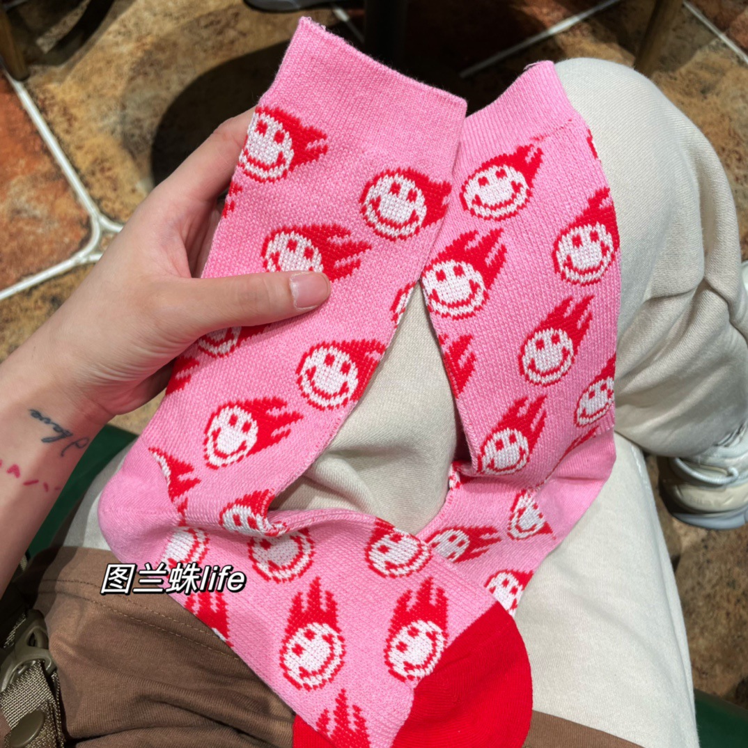 图兰蛛秋冬新款袜子女欧货个性潮袜粉红色表情可爱ins彩色中筒袜