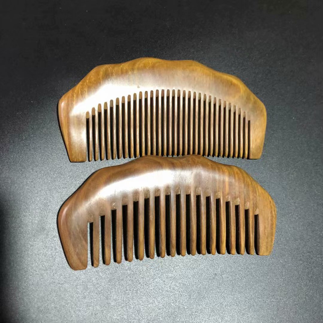 绿檀香木梳加厚波浪背月型木梳子源头厂家可来样定制