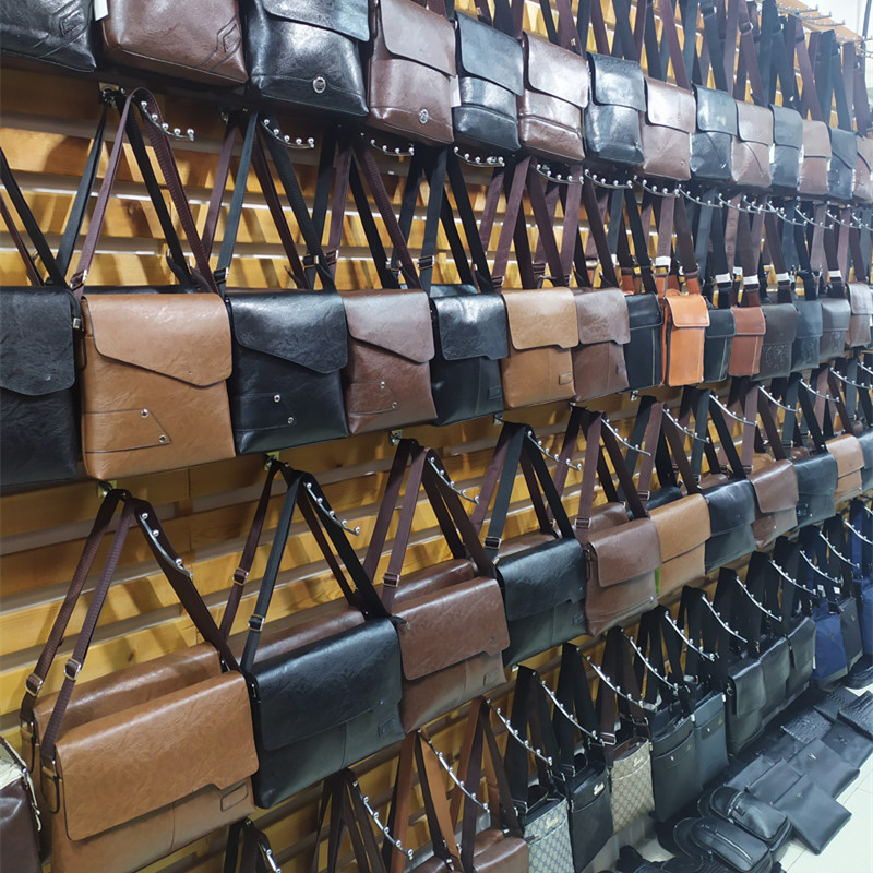 厂家批发男士休闲皮包斜挎单肩包摆地摊29元模式赶集包包外贸货源