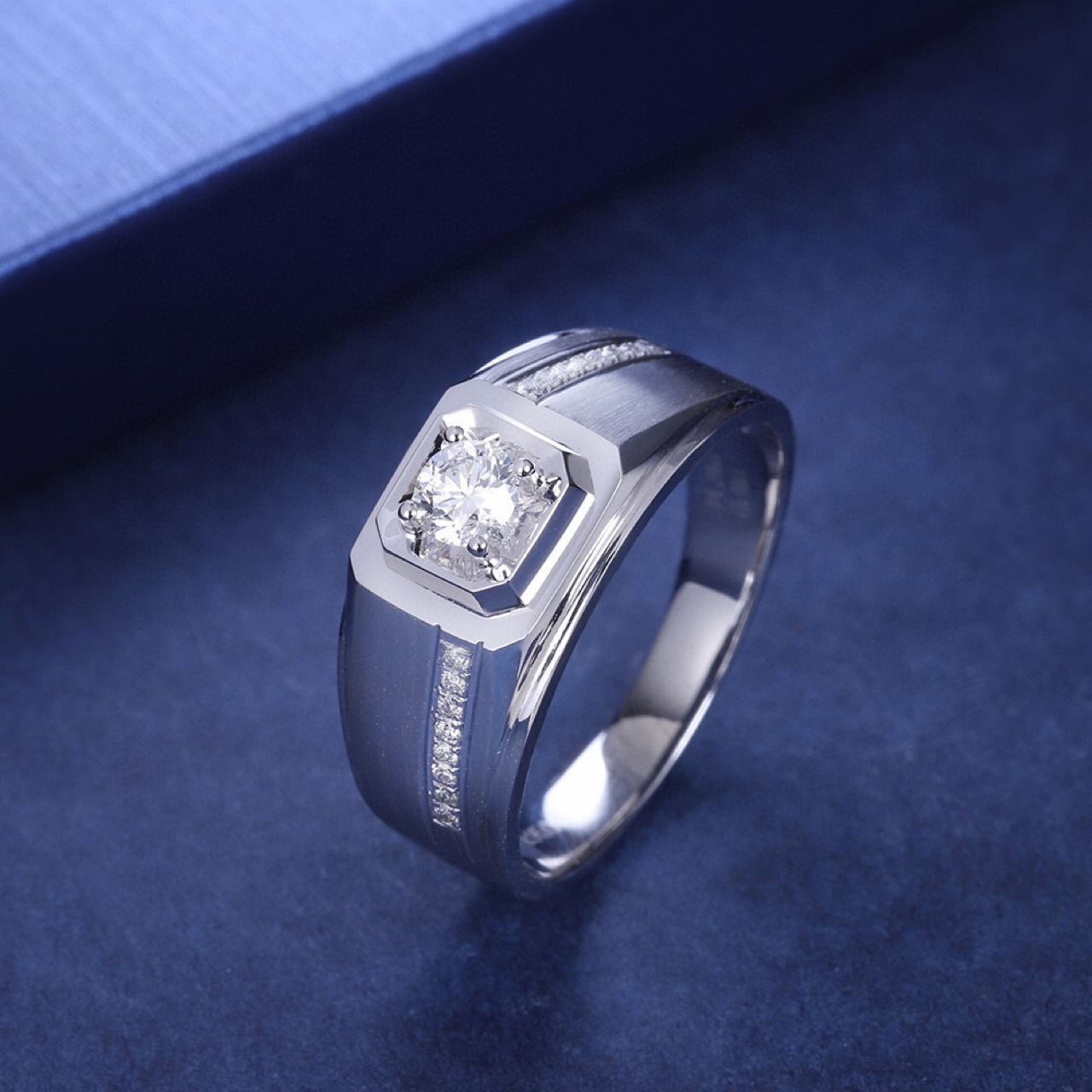 新款爆款男士铂金钻石戒指铂金镶嵌钻石男款戒指饰品流行配饰