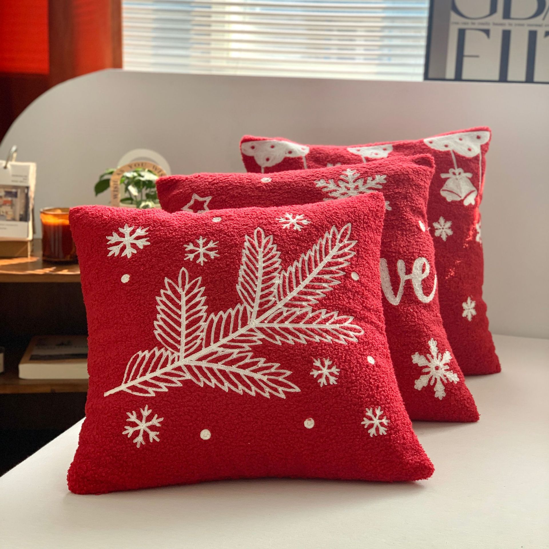 跨境直播圣诞节麋鹿雪花靠枕沙发床头靠垫圣诞树装饰毛绒抱枕套