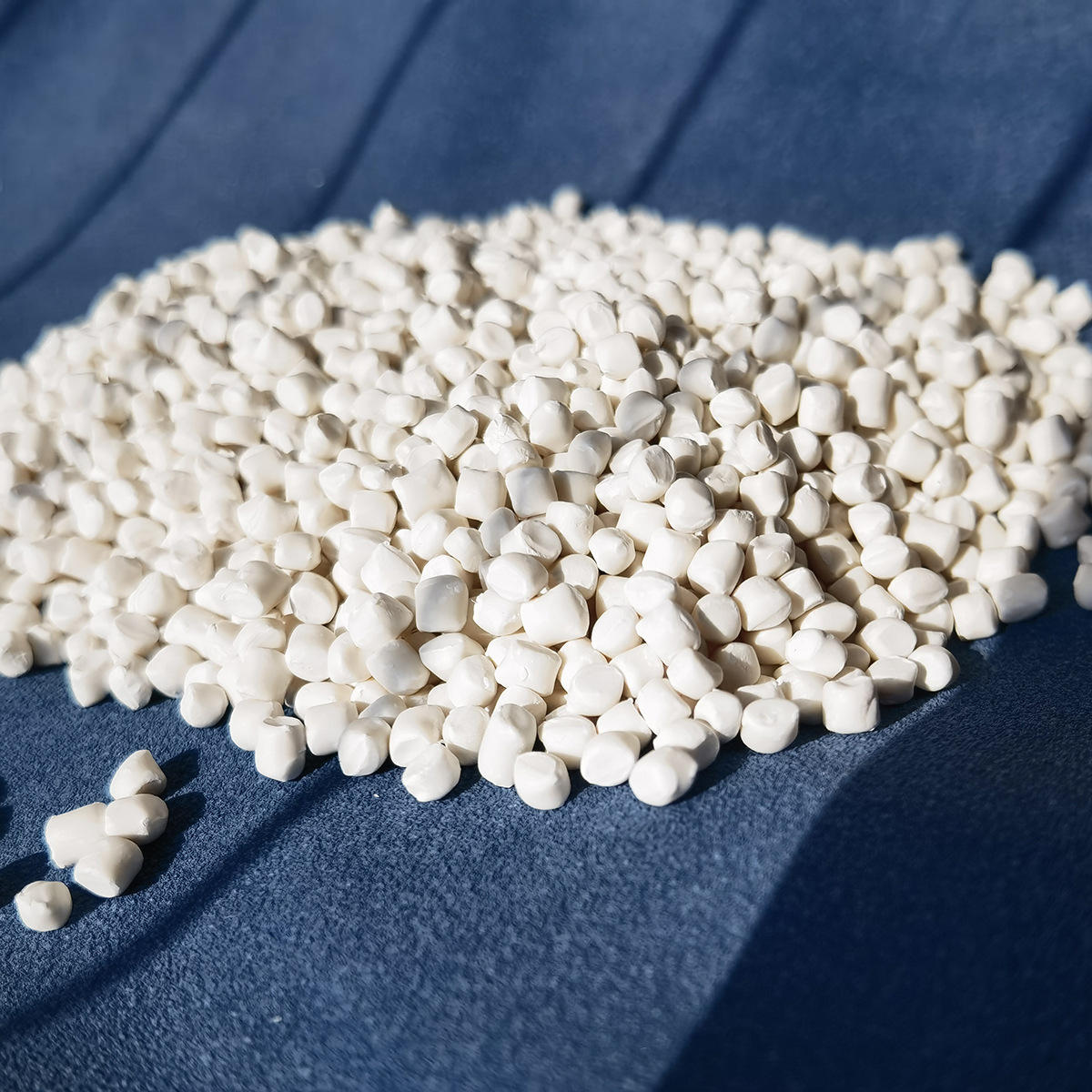 碳酸钙caco3拉丝填充母料白色高速拉丝料400速率 1250目