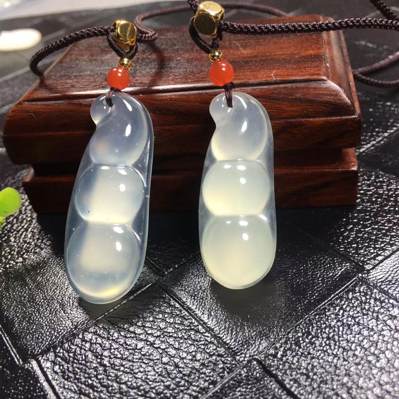 厂价 批发 冰种岫玉豆角吊坠 四季豆挂件 玉器直播供应