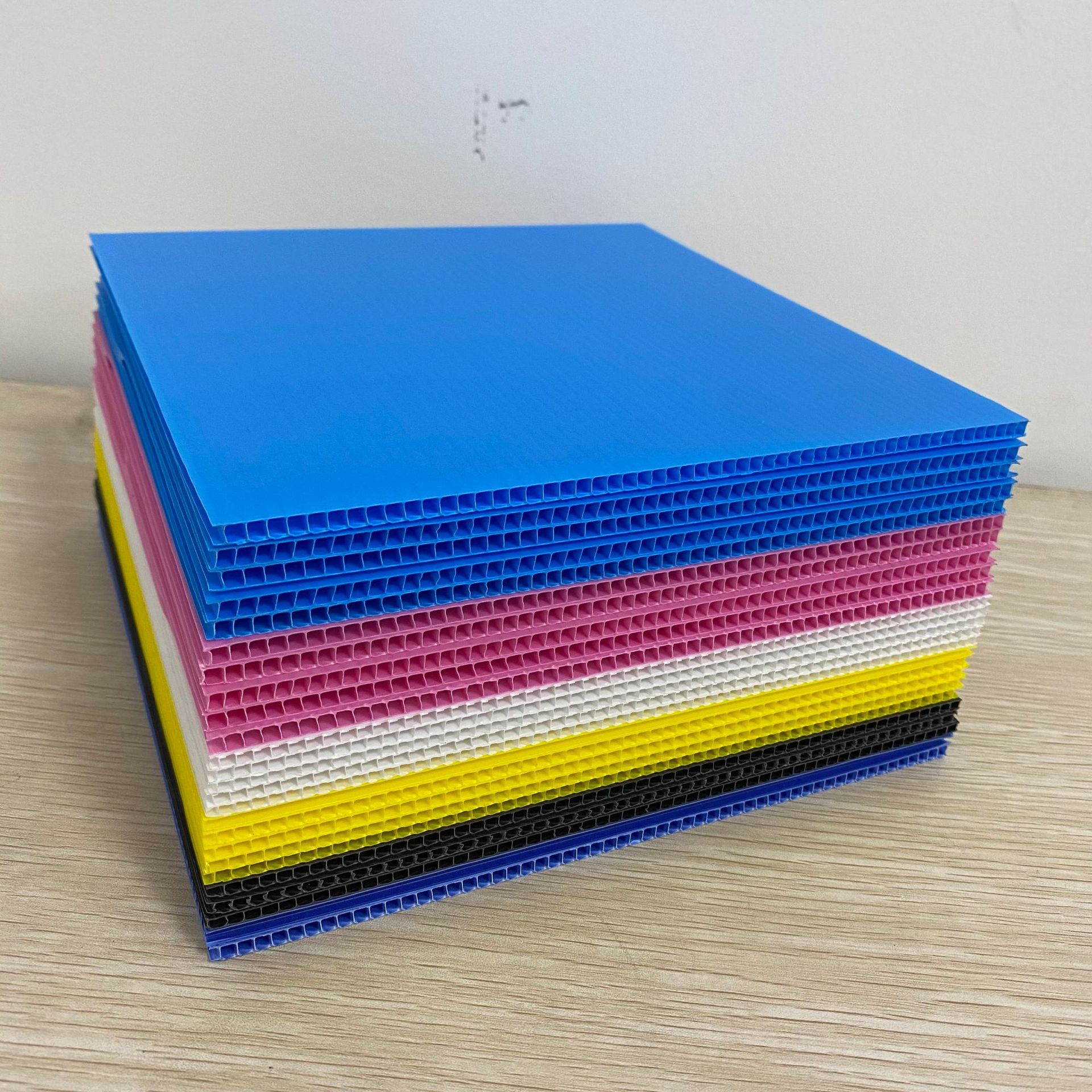 塑料中空板 防静电中空隔板 黑色加硬万通板 中空板圆盘pp瓦楞板