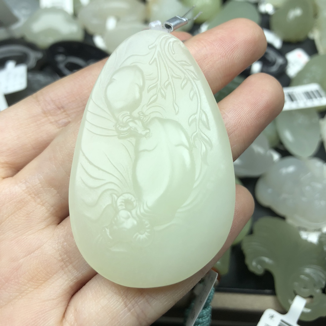 天然新疆和田玉金牛送财玉器吊坠男女生肖牛玉坠玉石挂件项坠牌子