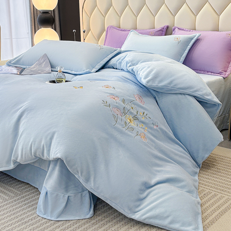 牛奶绒四件套高级感春秋冬季简约风刺绣花水晶绒加厚被套