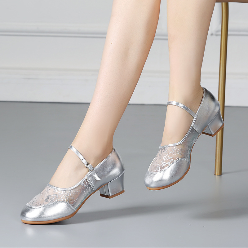 舞蹈鞋女成人广场舞鞋银色跳舞鞋软底真皮中跟夏季网纱交谊舞新款