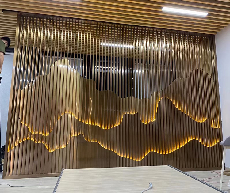 不锈钢屏风隔断定制金属镂空雕花格轻奢假山背景墙客厅玄关玫瑰金