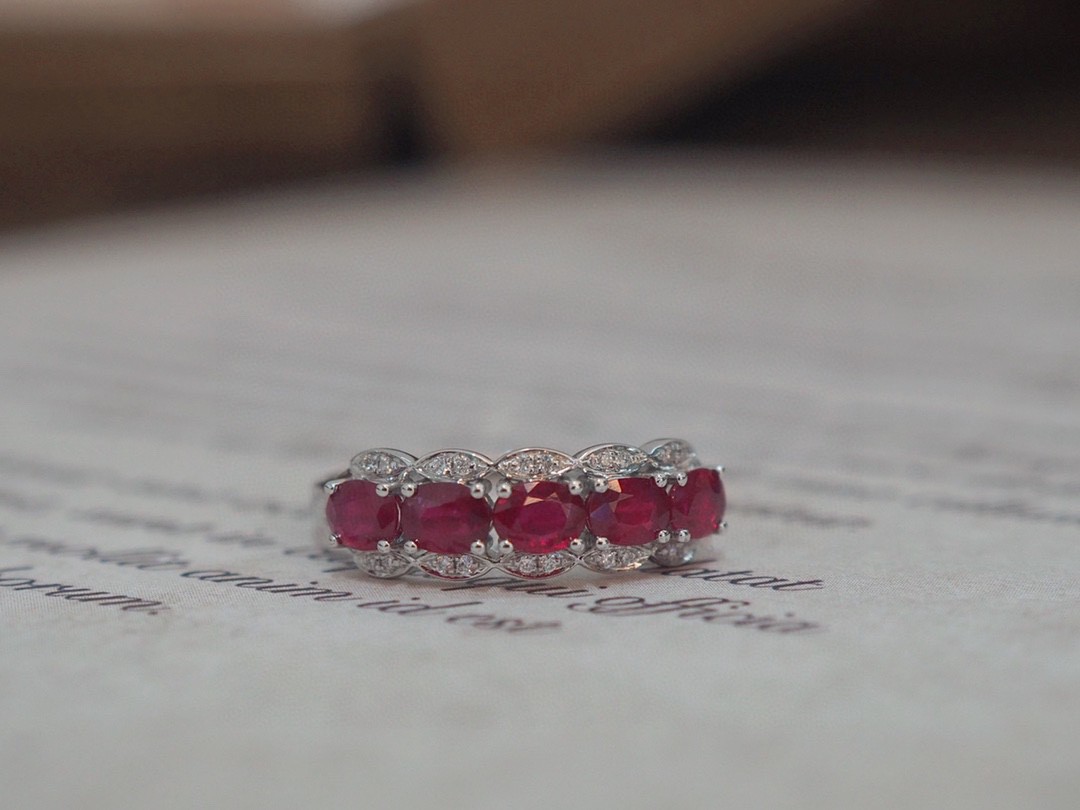 18k钻石红宝戒指au750金镶嵌天然红宝石排戒 鸽血红宝钻石排戒女