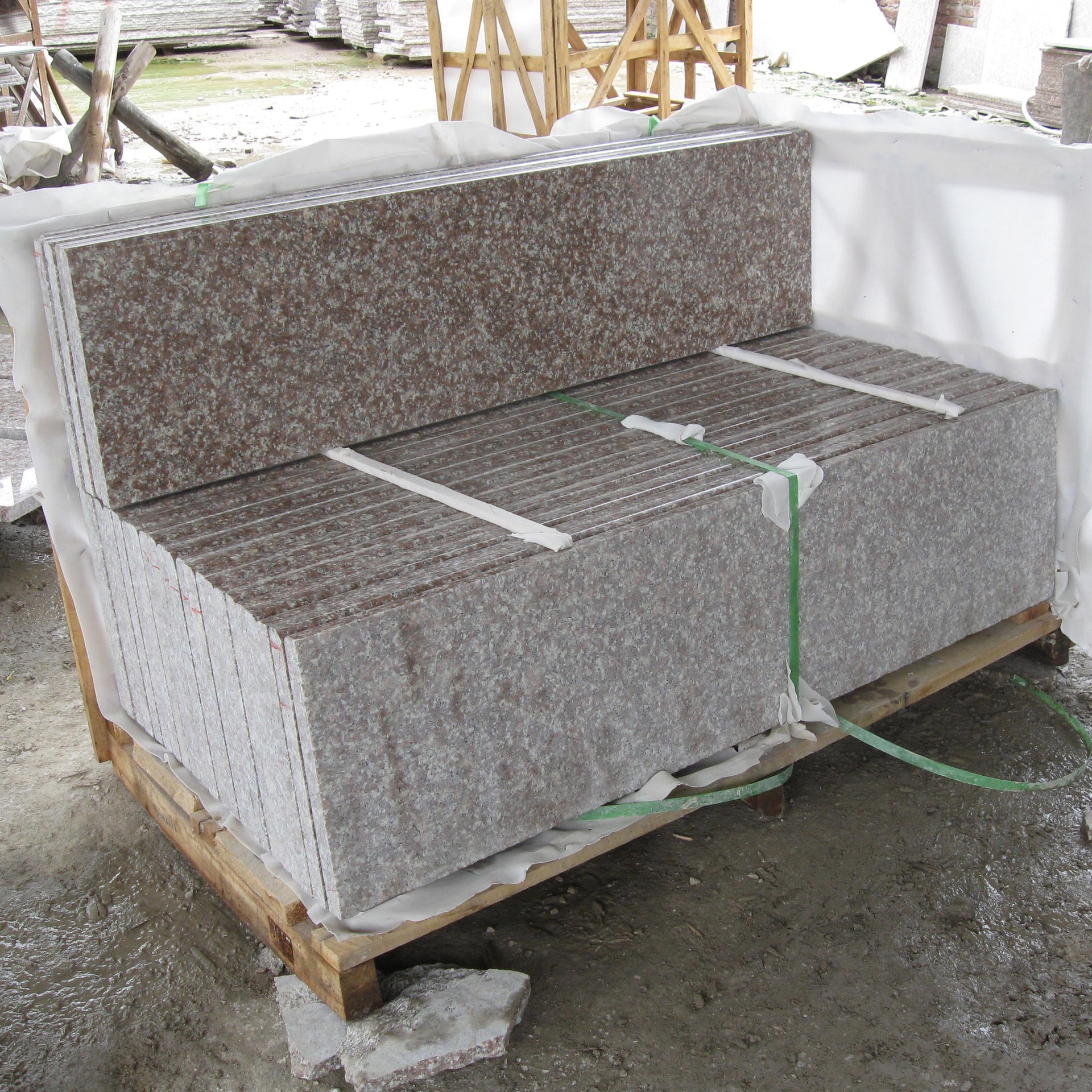 桃花红g687花岗岩供应工程地铺料红色花岗岩园林工程桃花红火烧面