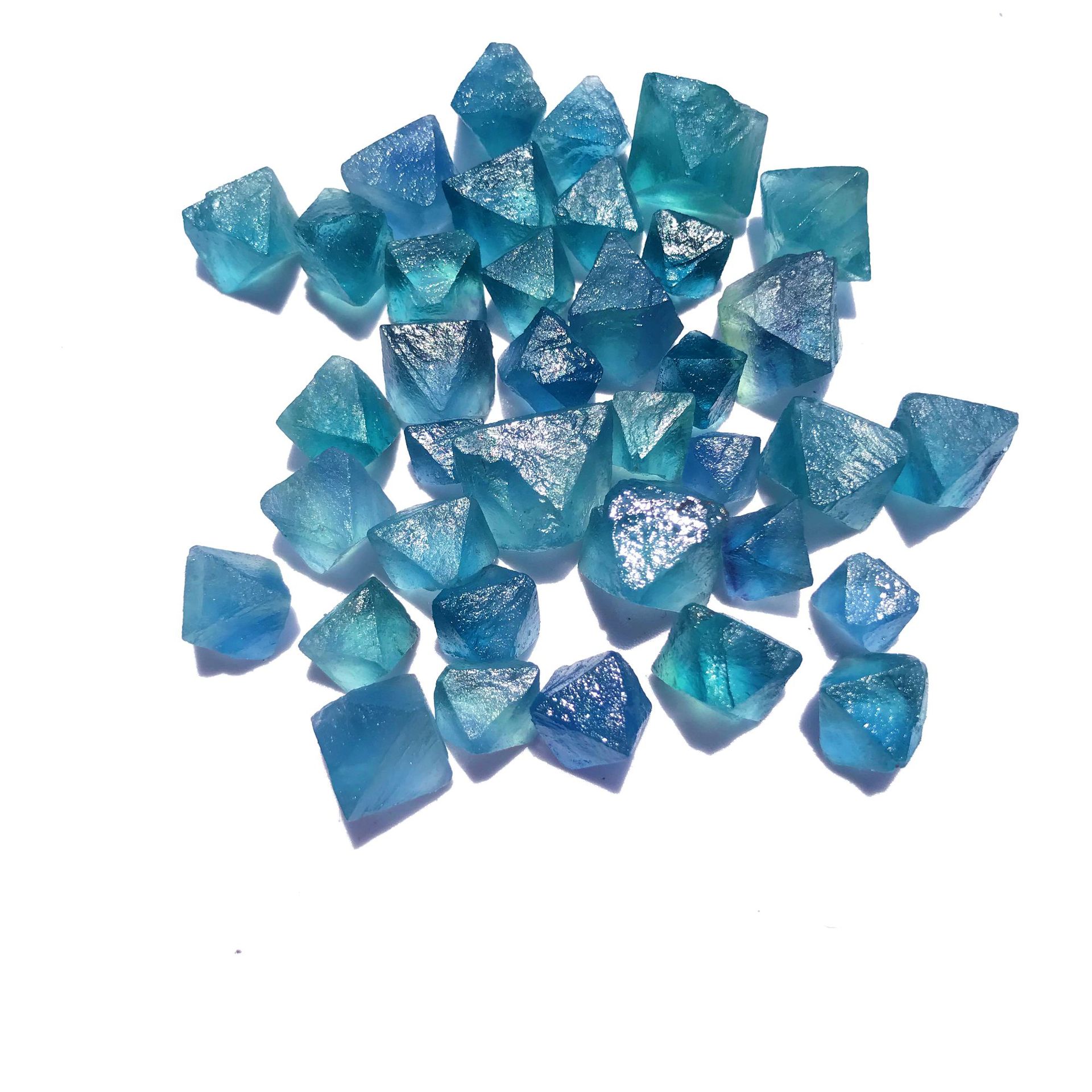 天然蓝萤石八面体鱼缸花瓶装饰吊坠原件萤石八面手工敲打矿物标本