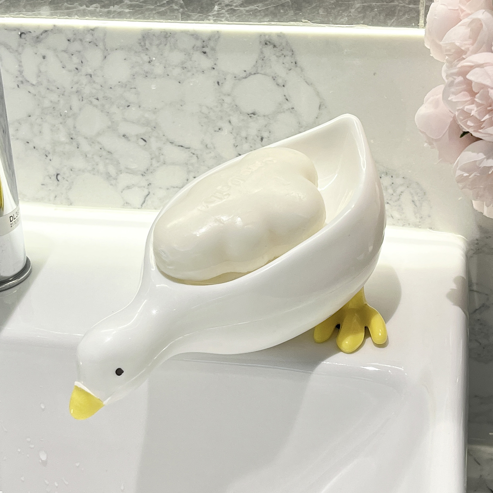 8542 plastic duck soap box duck soap dish support high-profile figure cartoon wash basin punch-free drain soap box