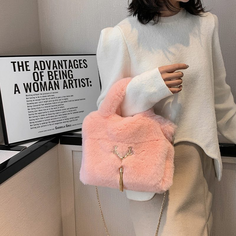 Trendy Autumn and Winter New Fur Bag Fashion Shoulder Crossbody Plush Barrel Tote Texture Tassel Western Style Women's Bag