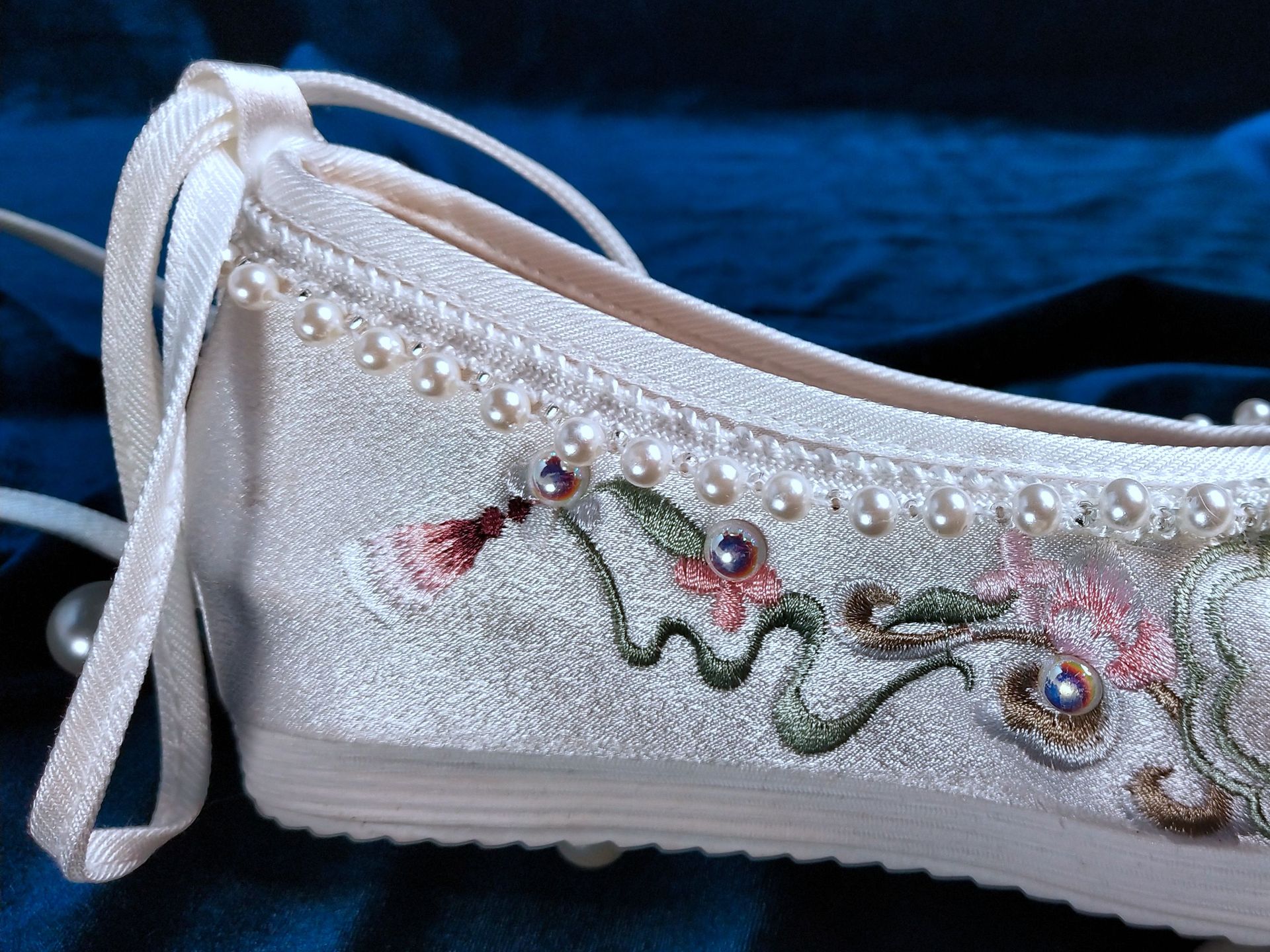 新款明制汉服鞋串珠弓鞋中式婚鞋秀禾鞋内增高配古装绣花鞋布鞋女