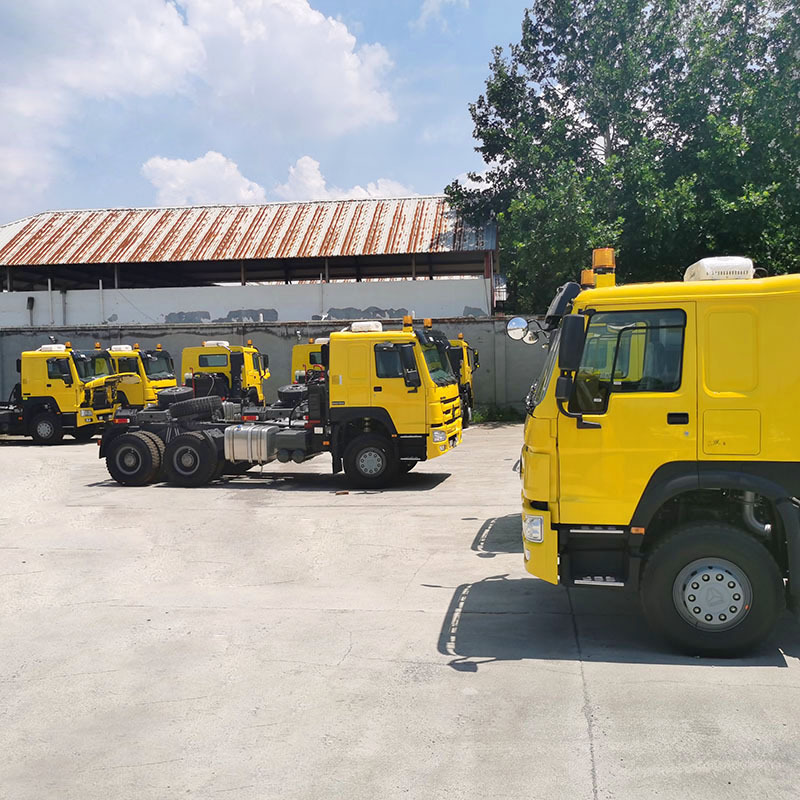 销往非洲豪沃6*4牵引车 双驱燃油重型卡车 375马力集装箱运输车头