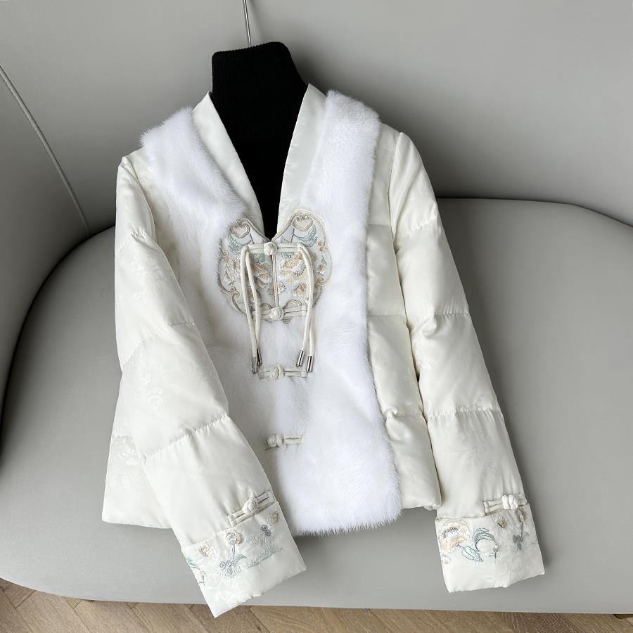 2023冬新款中国风刺绣水貂毛鹅绒羽绒服女短款整貂皮草外套爆大衣