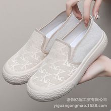 老北京布鞋女士休闲单鞋帆布鞋轻便透气妈妈鞋中来年布鞋