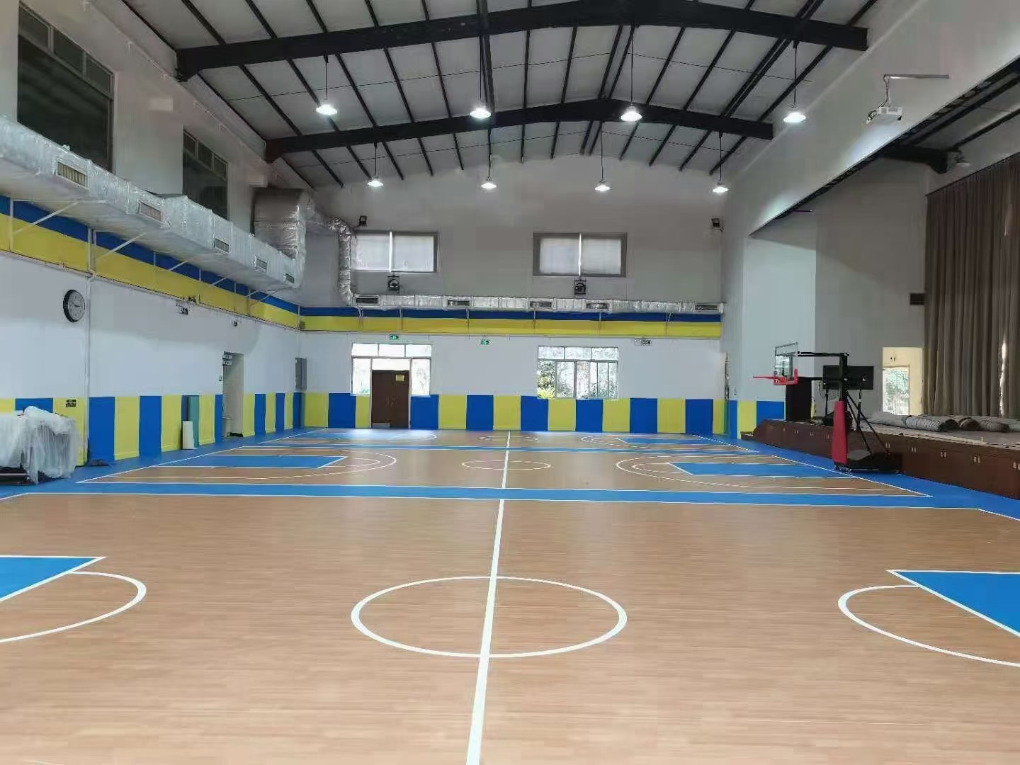 顿森室内体育馆球场耐磨防滑篮球场塑胶地板防水pvc木纹 运动地胶