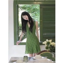【锐达】韩系法式绿色连衣裙2024夏季小个子深V收腰显瘦背心A字裙