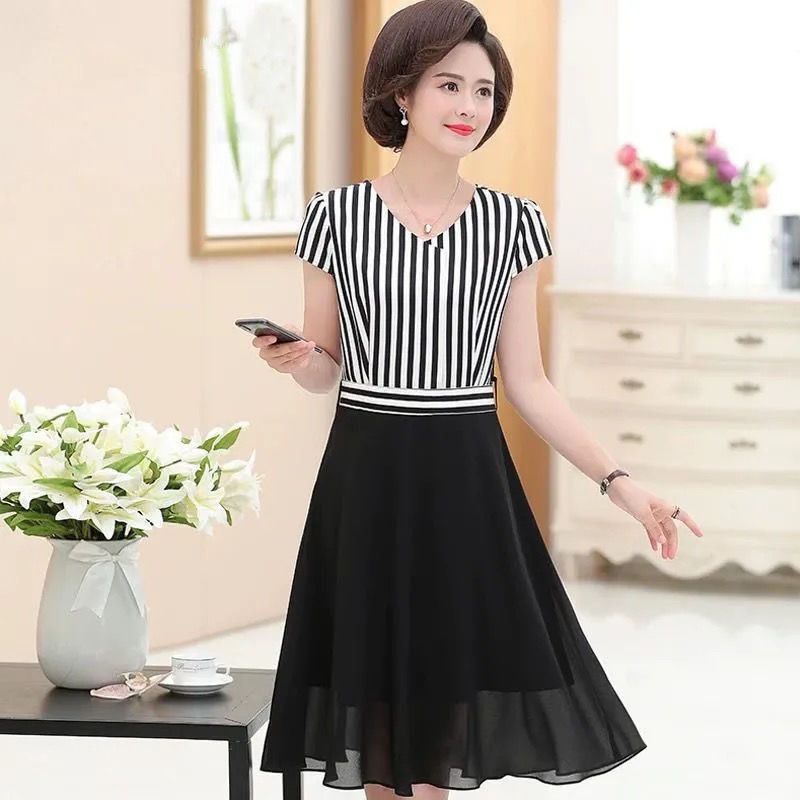 四十岁女人夏天假两件套装裙子大码过膝高贵洋气减龄阔太太连衣裙