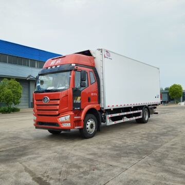 一汽解放j6l自动挡冷藏车 7米7 8米6厢长冷链货车 黄牌冷藏车价格