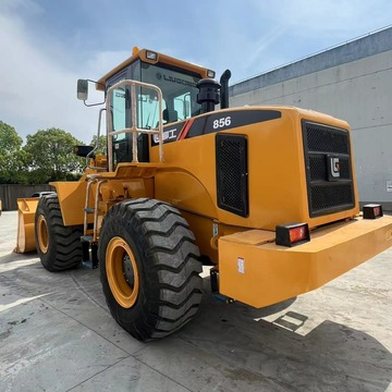 型号铲斗容量( m06 )额定载重( t )发动机功率( kw )车桥卸载高度