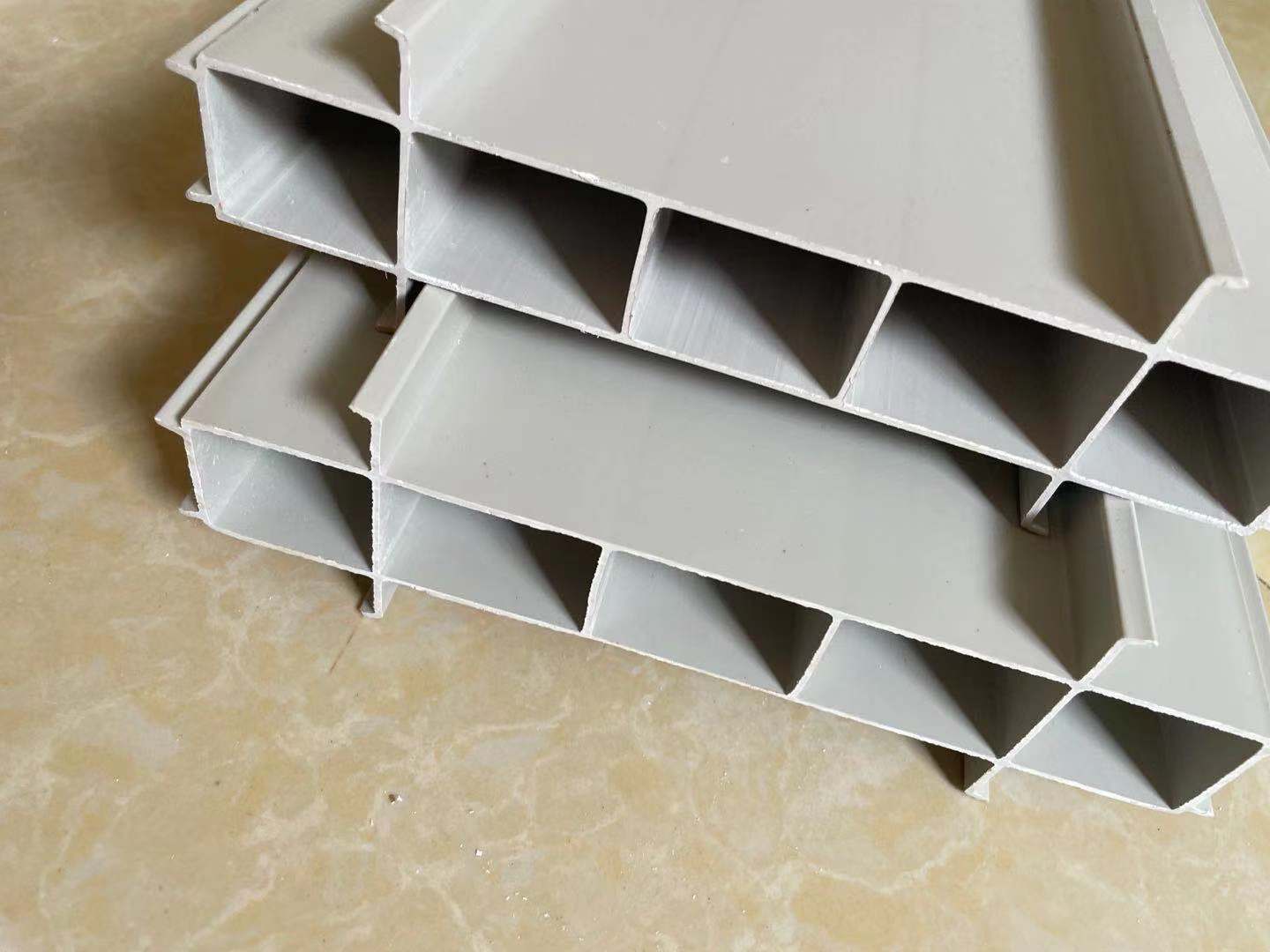 厂家批发pvc结构拉缝板竖向大量现货供应优质结构拉缝板铝膜配套.