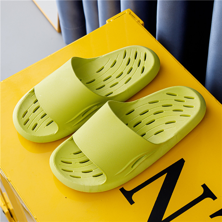 New Indoor Home Slippers Leaking Men and Women Couple Hotel Flip-Flops Thickened Non-Slip Bathroom Slippers Wholesale