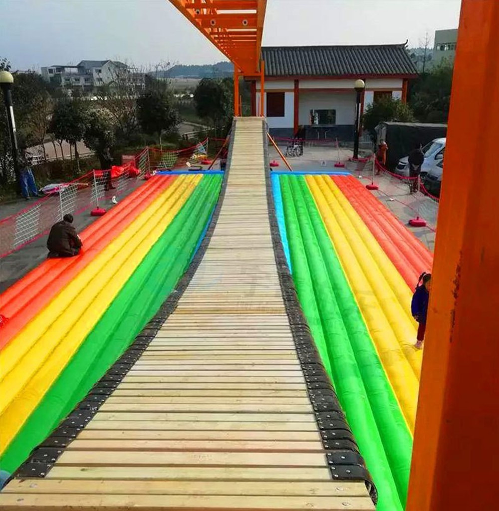 新款大型网红秋千景区网红桥移动带天梁桥防护充气气垫摇摆桥设备