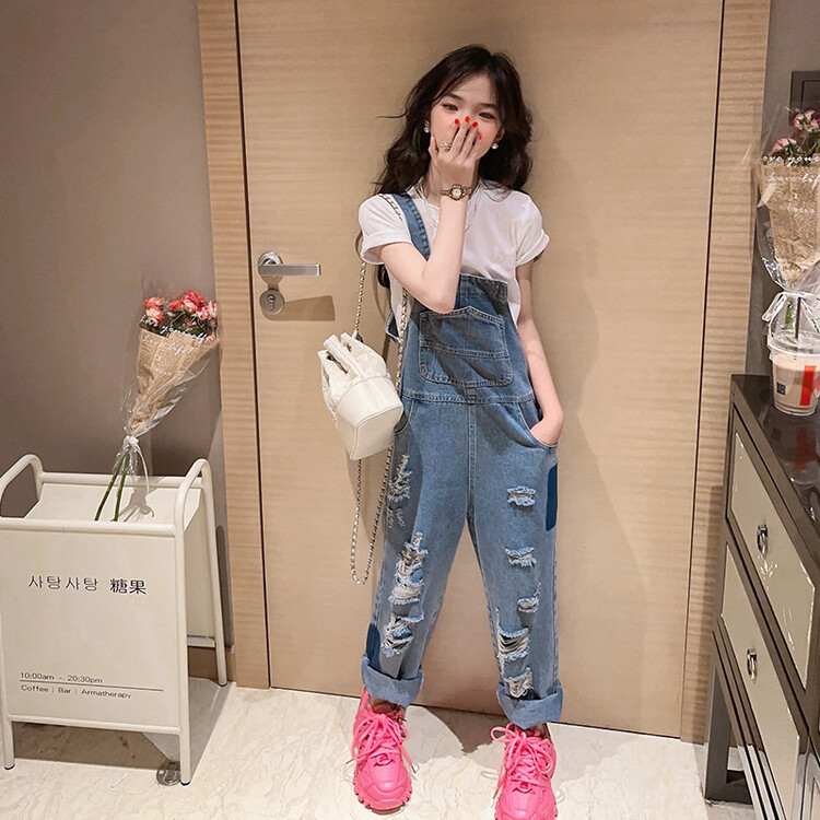 儿童牛仔背带裤套装春夏新款2024短袖纯t破洞长裤洋气小女孩潮款