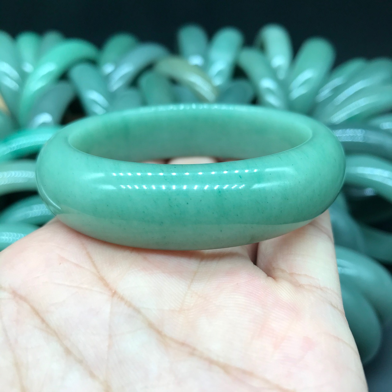 天然佘太翠豆绿手镯佘太翠满绿钢板料鸭蛋青色支持鉴定直播供货