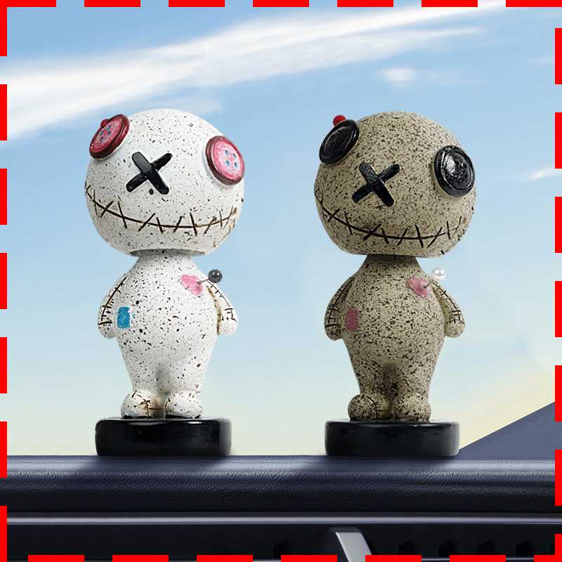 跨境热销巫毒娃娃车载摇头公仔诅咒娃娃树脂摆件汽车仪表台装饰品