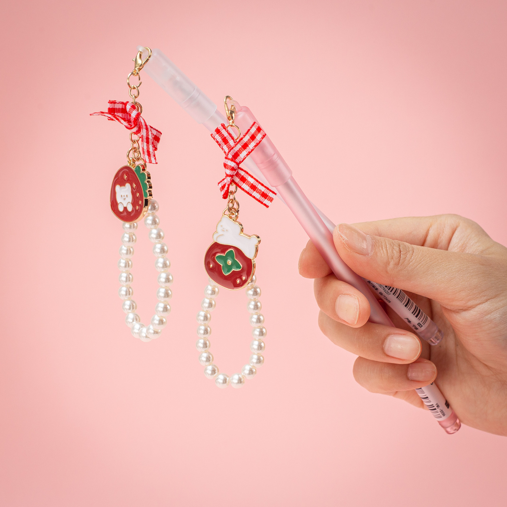 草莓软糖熊吊坠笔学生文具卡通挂件中性笔创意黑色水笔少女签字笔