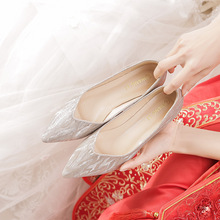 网红尖头平底单鞋女新娘2024年春季新款银色婚纱礼服伴娘结婚鞋子
