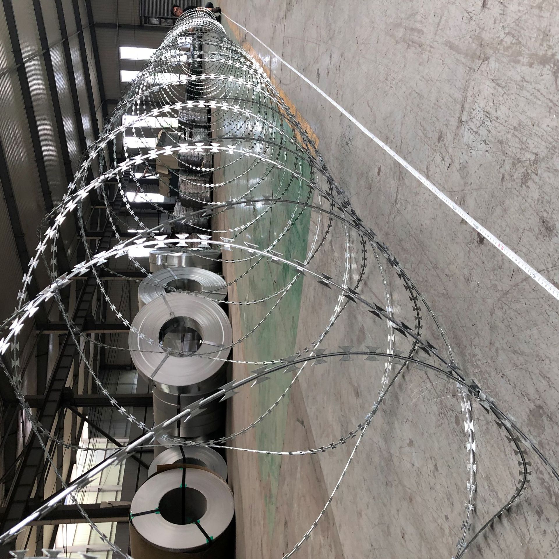 边境军事防爆网,围墙刀片刺绳现货秒发