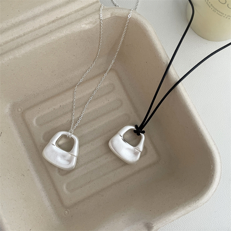 ins风博主拉丝银吊坠项链不规则简约高级感百搭可调节黑绳毛衣链