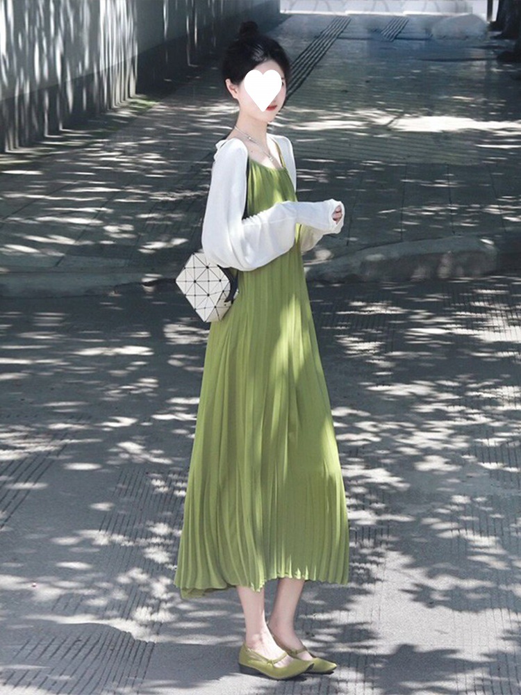 绿色吊带连衣裙子女夏绝美防晒罩衫夏日多巴胺旅游穿搭女套装早秋