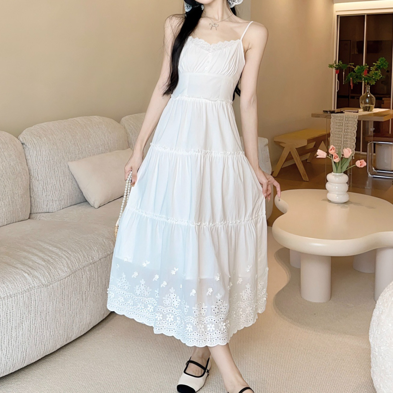 纯欲甜辣妹白色蕾丝吊带连衣裙子女夏季2024新款茶歇法式气质长裙