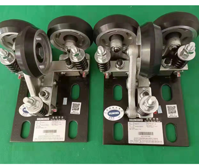电梯用滚轮导靴现货批发电梯轿厢主轨滑动导靴150直径轮子靴导