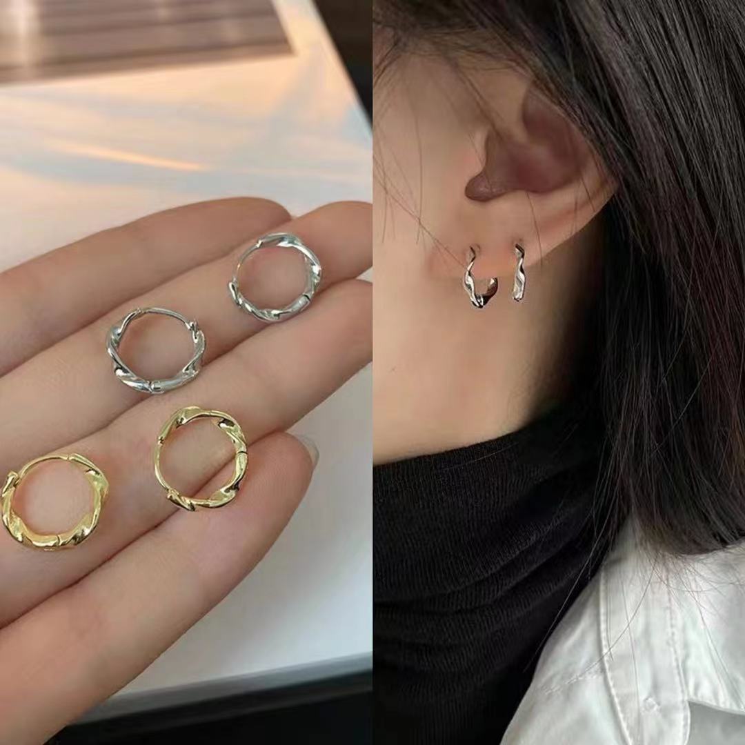 Graceful and Petite Twisted Hoop Earrings Women's 2021 New Fashion Niche Design Small Ear Ring Simple Ear Jewelry